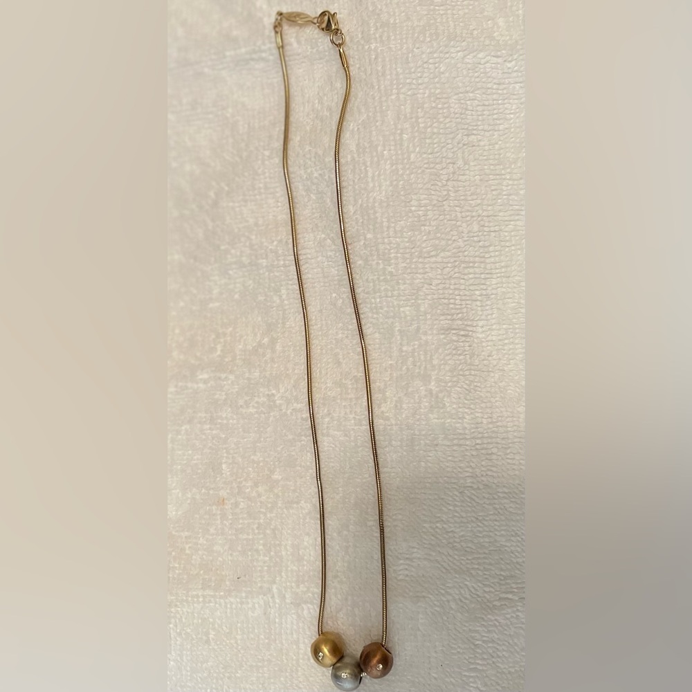 Necklace gold tone chain, w/ silver, gold, bronze tone balls in center